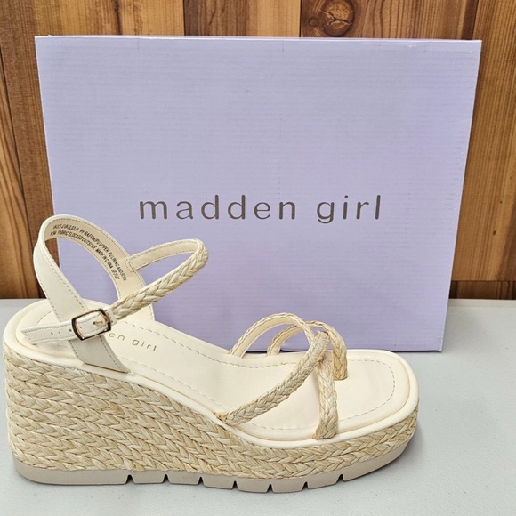 Madden Girl Shoes - New With Box Madden Girl Vault Wedge Sandals Size 9